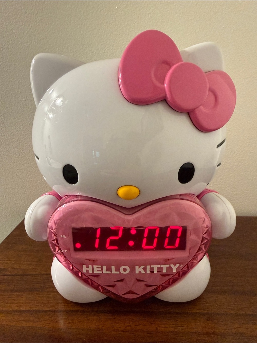 Hello Kitty Sanrio Wall Projection Projector AM/FM Heart Alarm Clock Radio 2012